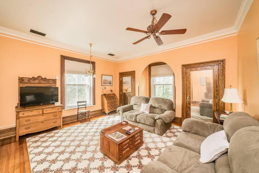 Peaceful Easy Feelings - King Sized Bed - Sleeps 2 Apartment Lynchburg Exterior photo