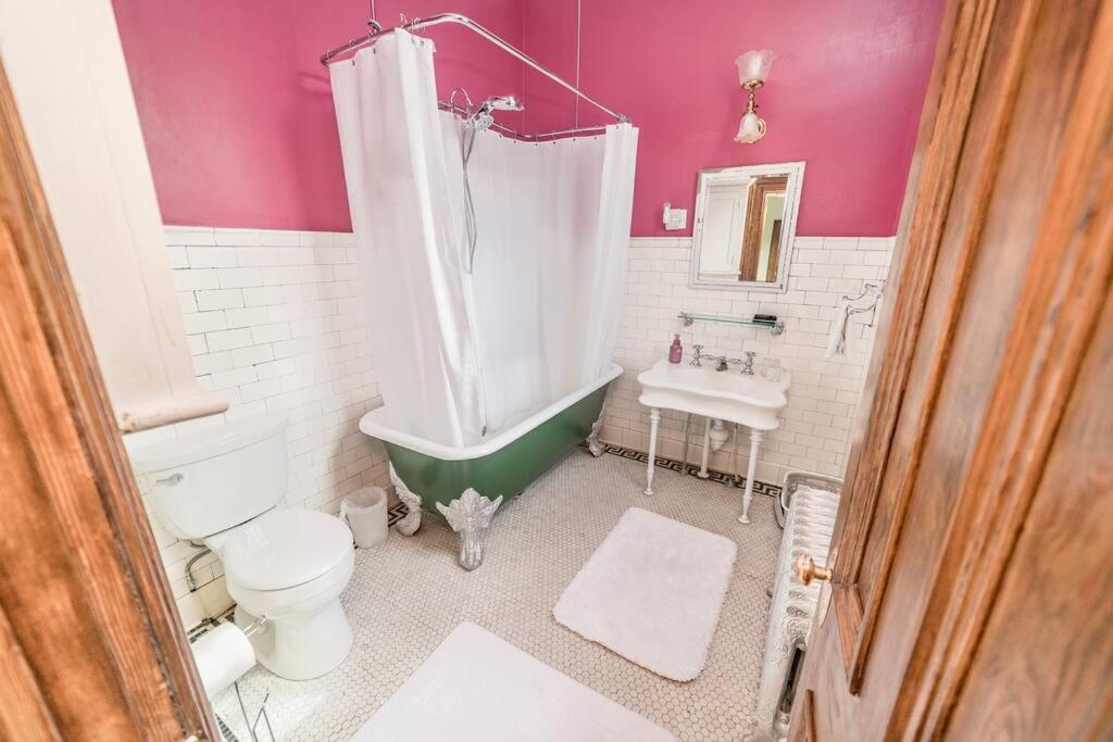 Peaceful Easy Feelings - King Sized Bed - Sleeps 2 Apartment Lynchburg Exterior photo