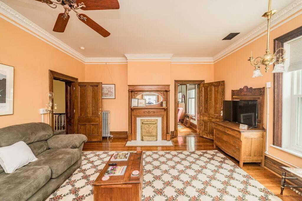 Peaceful Easy Feelings - King Sized Bed - Sleeps 2 Apartment Lynchburg Exterior photo